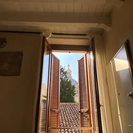 アパート A View On Brescia's Rooftops ブレシア