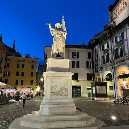 A View On Brescia's Rooftops アパート ブレシア